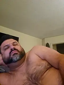 Snapshot of Roddog18 chatting on December 5, 2025, 1:31 pm Roddog18 online show from December 5, 2025, 1:31 pm