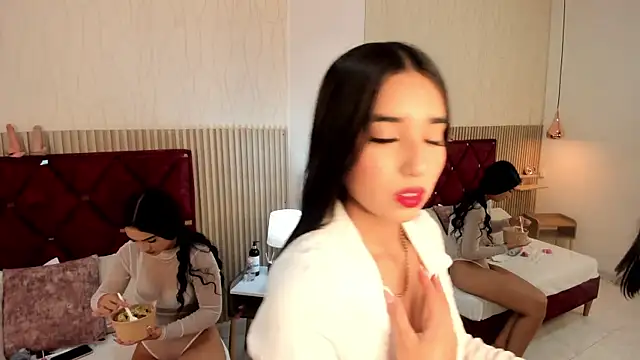 Bella Miah online show from November 24, 2025, 7:02 pm