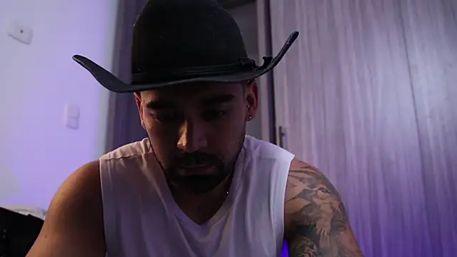 Snapshot of SOY_MIKE chatting on November 27, 2025, 8:22 pm SOY MIKE online show from November 27, 2025, 8:22 pm