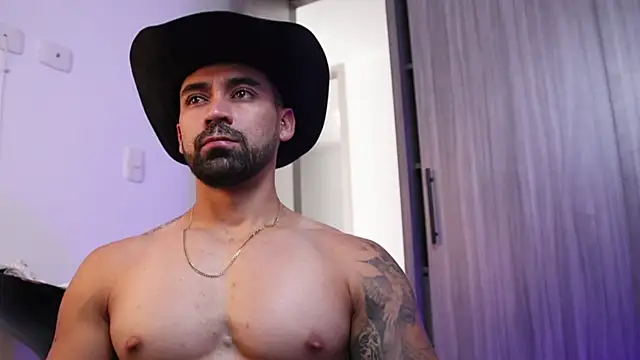 Snapshot of SOY_MIKE chatting on December 14, 2025, 1:49 pm SOY MIKE online show from December 14, 2025, 1:49 pm