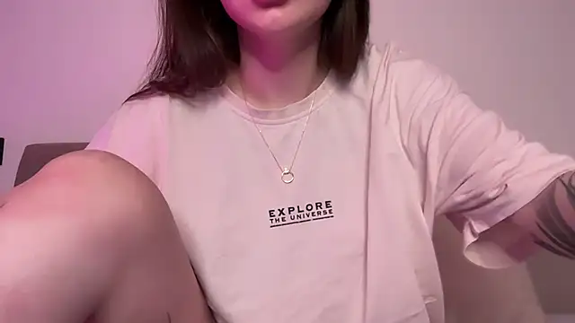 AlmaryKim online show from November 21, 2025, 8:07 pm