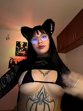 Hinatamoon  online show from October 23, 2025, 5:07 am