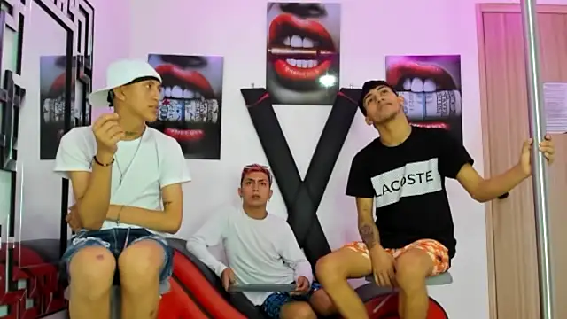 VERY HOT GUYS online show from October 22, 2025, 1:17 am