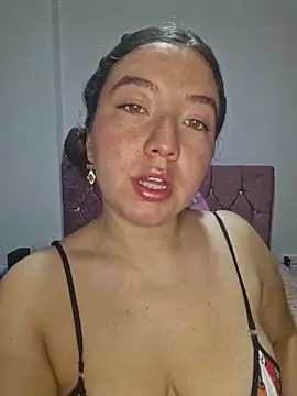 annyaparis online show from December 1, 2025, 11:10 pm