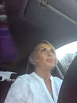 Snapshot of KirraWhite chatting on October 7, 2025, 4:20 am KirraWhite online show from October 7, 2025, 4:20 am