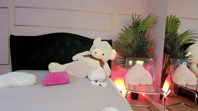 Snapshot of KirraWhite chatting on October 9, 2025, 5:16 am KirraWhite online show from October 9, 2025, 5:16 am