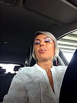 Snapshot of KirraWhite chatting on October 16, 2025, 7:53 am KirraWhite online show from October 16, 2025, 7:53 am