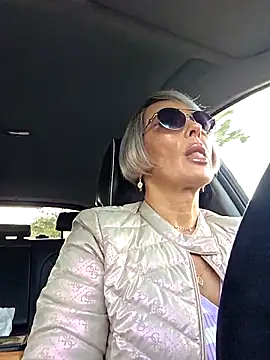 Snapshot of KirraWhite chatting on October 21, 2025, 6:03 am KirraWhite online show from October 21, 2025, 6:03 am