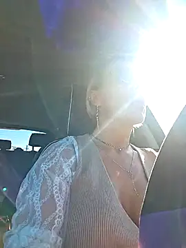 Snapshot of KirraWhite chatting on October 31, 2025, 10:27 am KirraWhite online show from October 31, 2025, 10:27 am