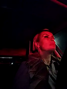 Snapshot of KirraWhite chatting on November 3, 2025, 7:37 pm KirraWhite online show from November 3, 2025, 7:37 pm