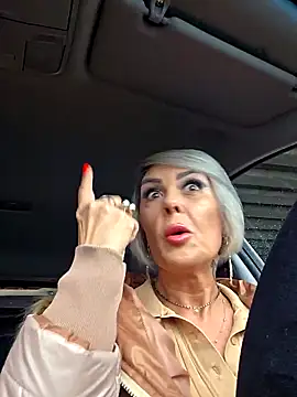 Snapshot of KirraWhite chatting on November 8, 2025, 6:24 am KirraWhite online show from November 8, 2025, 6:24 am