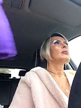 Snapshot of KirraWhite chatting on November 15, 2025, 6:33 am KirraWhite online show from November 15, 2025, 6:33 am