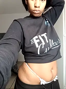 Snapshot of MissBubbles04 chatting on October 1, 2025, 5:35 am MissBubbles04 online show from October 1, 2025, 5:35 am