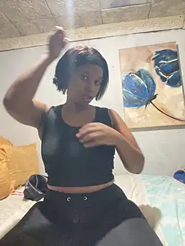 Snapshot of MissBubbles04 chatting on November 2, 2025, 6:32 pm MissBubbles04 online show from November 2, 2025, 6:32 pm