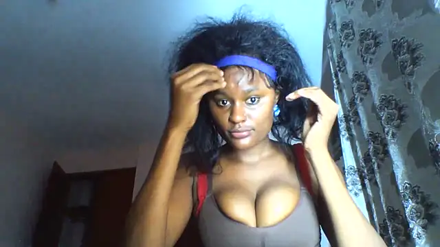 Snapshot of Famous-ryleigh chatting on October 10, 2025, 3:11 pm Famous-ryleigh online show from October 10, 2025, 3:11 pm