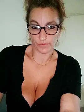 Fifi83Bell online show from November 8, 2025, 2:50 pm