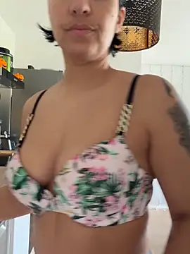 LaPetiteKim online show from October 21, 2025, 11:55 am