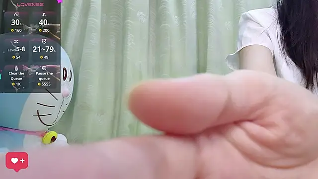 kindbee online show from October 26, 2025, 9:37 am