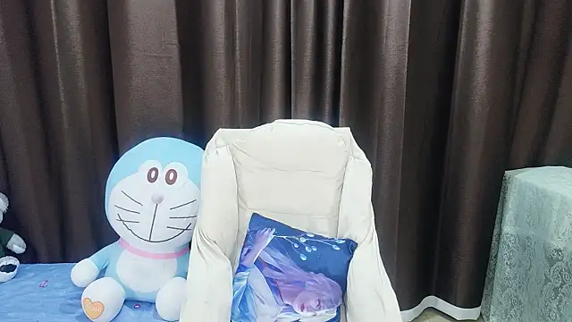 kindbee online show from December 2, 2025, 10:42 am