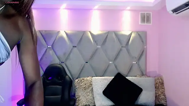 Miranda Collins online show from November 5, 2025, 11:32 am