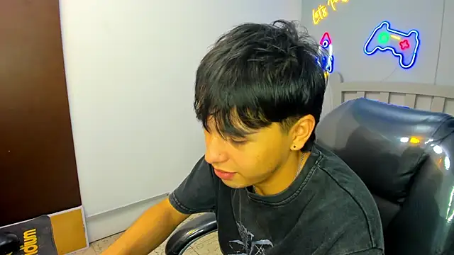 Snapshot of StiwenTwink chatting on October 17, 2025, 3:14 pm StiwenTwink online show from October 17, 2025, 3:14 pm