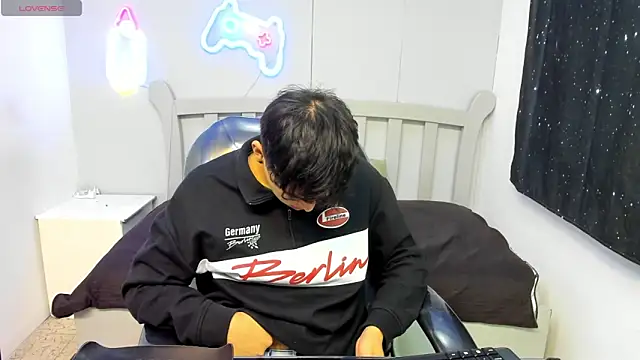 Snapshot of StiwenTwink chatting on November 15, 2025, 2:02 pm StiwenTwink online show from November 15, 2025, 2:02 pm