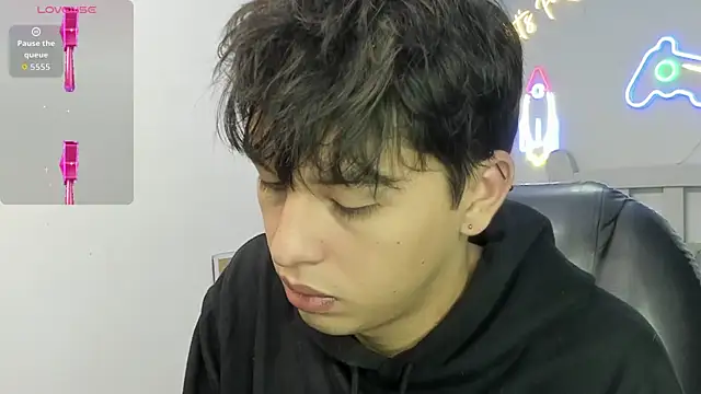 Snapshot of StiwenTwink chatting on December 14, 2025, 1:05 pm StiwenTwink online show from December 14, 2025, 1:05 pm