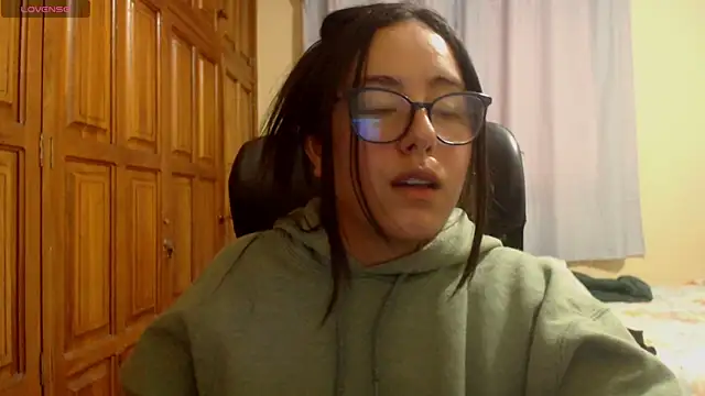 Venus cat  online show from December 14, 2025, 8:41 am