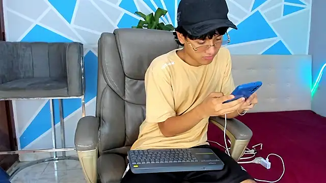 Snapshot of ELCHINO_69 chatting on October 6, 2025, 6:05 pm ELCHINO 69 online show from October 6, 2025, 6:05 pm