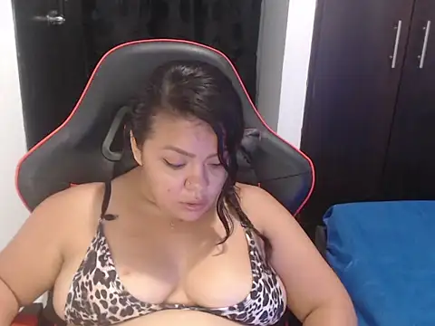 Snapshot of emily_sexxx chatting on October 13, 2025, 3:50 am emily sexxx online show from October 13, 2025, 3:50 am