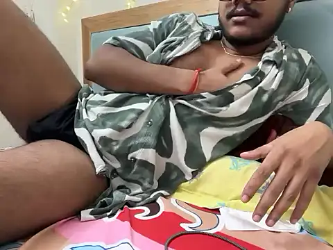 Snapshot of YourBlackBull chatting on October 31, 2025, 7:37 pm YourBlackBull online show from October 31, 2025, 7:37 pm