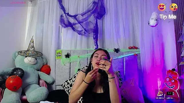 Snapshot of emy_brunette chatting on October 14, 2025, 11:55 am emy brunette online show from October 14, 2025, 11:55 am
