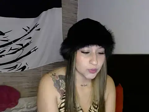 Snapshot of LV_MOONWOMAN chatting on October 9, 2025, 4:32 am LV MOONWOMAN online show from October 9, 2025, 4:32 am