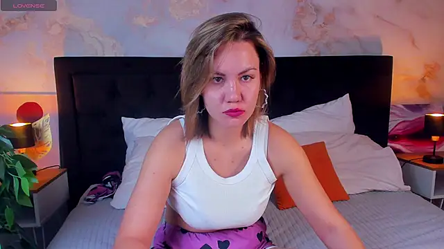 AriaEven online show from November 13, 2025, 3:05 am