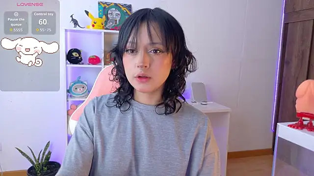 Snapshot of Sallie_Doll chatting on October 4, 2025, 1:31 pm Sallie Doll online show from October 4, 2025, 1:31 pm