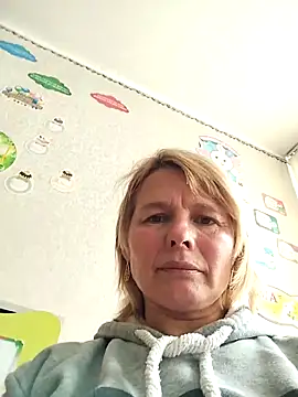 Snapshot of Masha412111 chatting on October 2, 2025, 11:06 am Masha412111 online show from October 2, 2025, 11:06 am