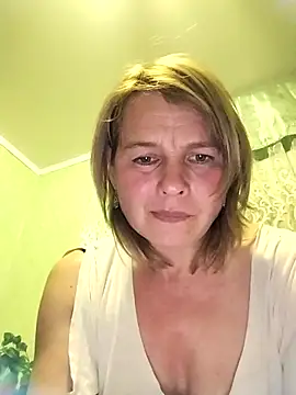 Snapshot of Masha412111 chatting on November 3, 2025, 6:42 pm Masha412111 online show from November 3, 2025, 6:42 pm