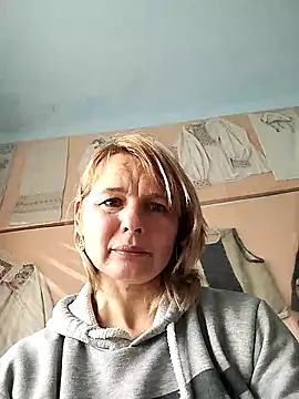 Snapshot of Masha412111 chatting on November 7, 2025, 9:42 am Masha412111 online show from November 7, 2025, 9:42 am