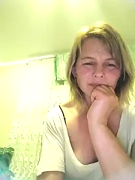 Snapshot of Masha412111 chatting on November 16, 2025, 9:53 pm Masha412111 online show from November 16, 2025, 9:53 pm