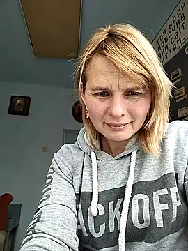 Snapshot of Masha412111 chatting on November 24, 2025, 8:25 am Masha412111 online show from November 24, 2025, 8:25 am