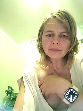 Snapshot of Masha412111 chatting on December 2, 2025, 8:59 pm Masha412111 online show from December 2, 2025, 8:59 pm