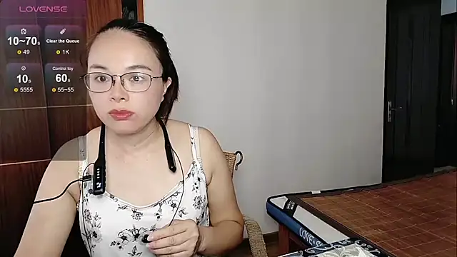 Snapshot of yueliang-166 chatting on October 9, 2025, 8:12 am yueliang-166 online show from October 9, 2025, 8:12 am