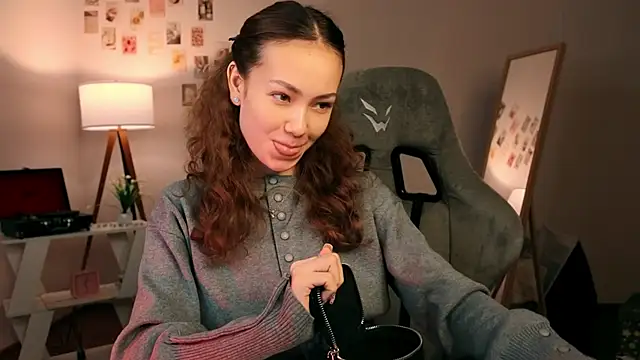 branchwithflowerss online show from November 24, 2025, 11:54 am