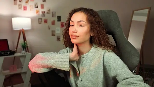 branchwithflowerss online show from December 17, 2025, 11:49 am