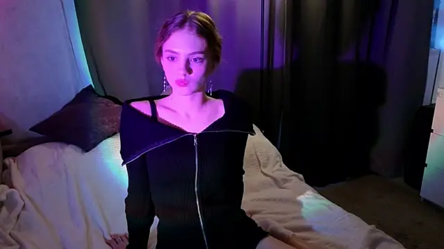 midnightMaya online show from October 18, 2025, 2:07 pm