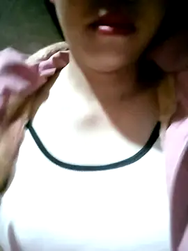 Snapshot of Minkine022 chatting on October 29, 2025, 5:04 pm Minkine022 online show from October 29, 2025, 5:04 pm