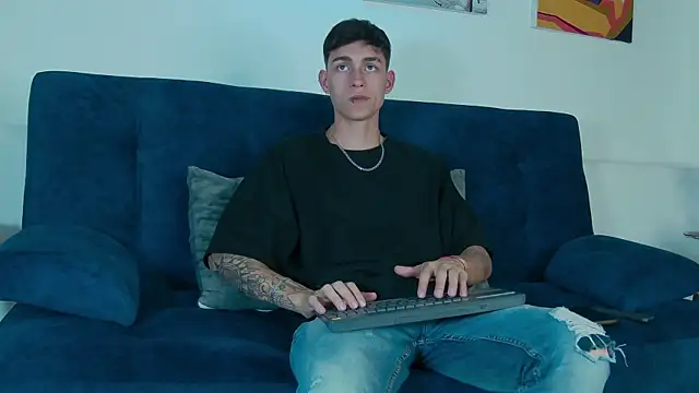 Snapshot of LukeSavagge chatting on October 12, 2025, 4:33 am LukeSavagge online show from October 12, 2025, 4:33 am