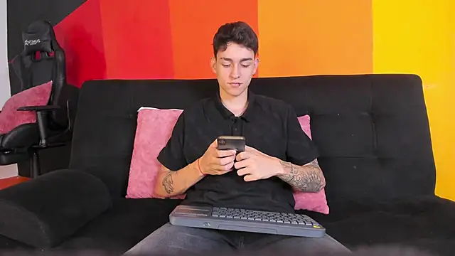 Snapshot of LukeSavagge chatting on October 14, 2025, 3:02 pm LukeSavagge online show from October 14, 2025, 3:02 pm