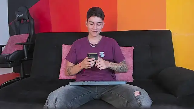 Snapshot of LukeSavagge chatting on October 16, 2025, 1:56 pm LukeSavagge online show from October 16, 2025, 1:56 pm