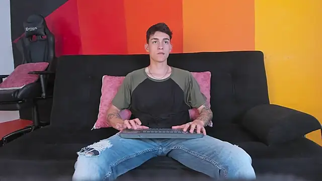 Snapshot of LukeSavagge chatting on October 18, 2025, 8:53 pm LukeSavagge online show from October 18, 2025, 8:53 pm